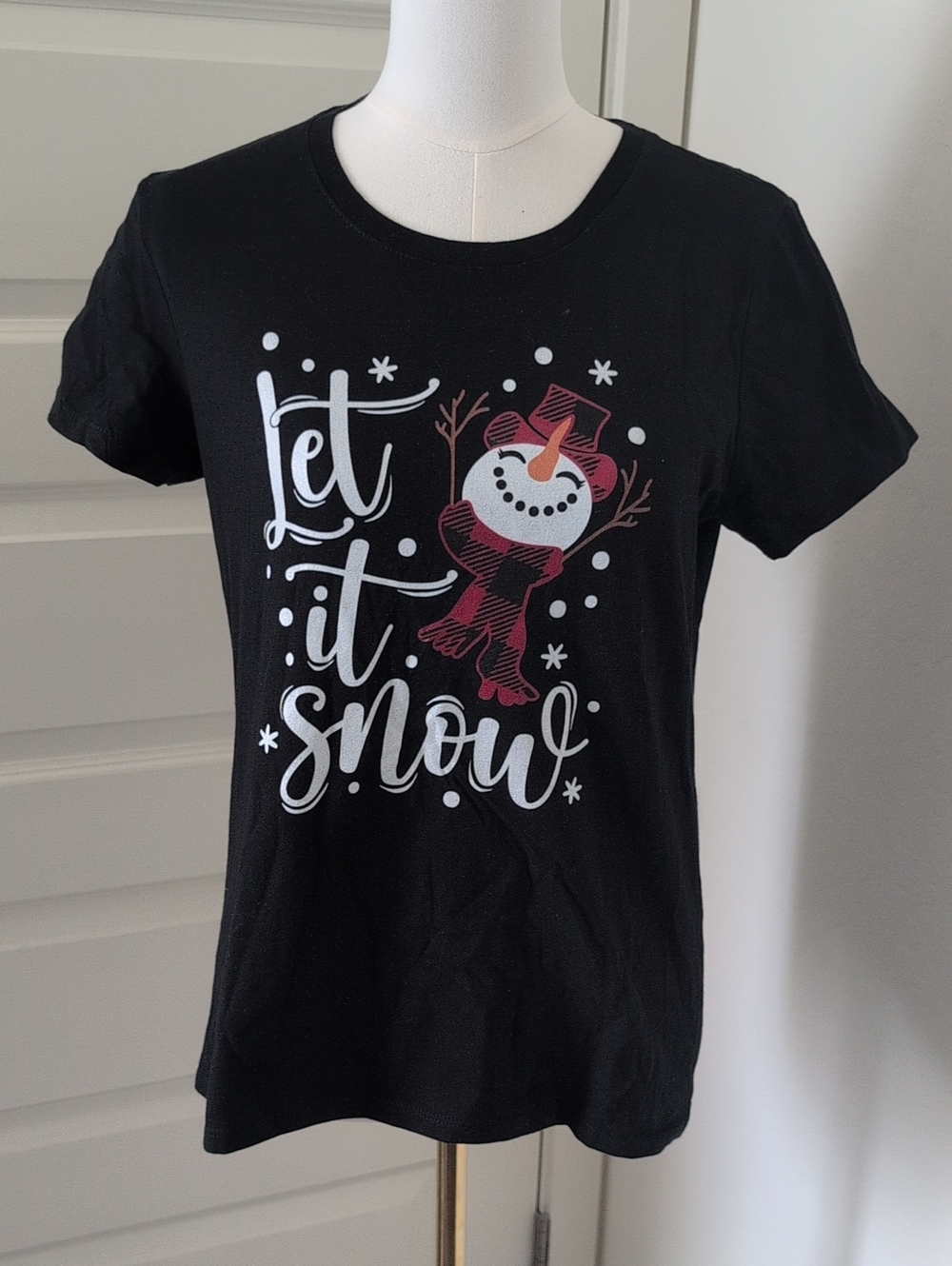 GILDAN Graphic Tee Let It Snow Snowman Black Short Sleeve Cotton Size Small